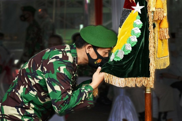 Kado Istimewa Di HUT Kodam, Purnawira Perwira Di Wisuda