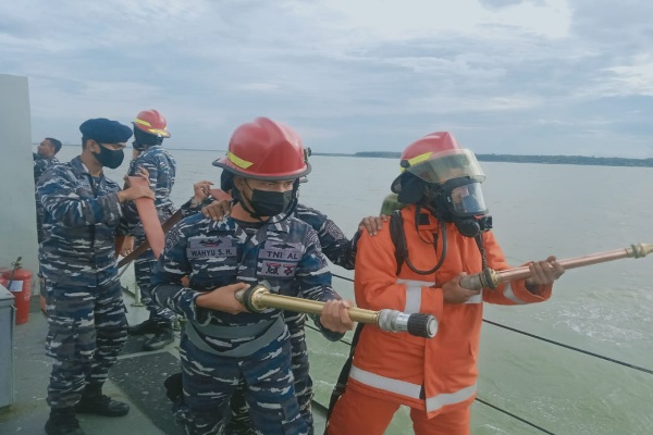 Kolat Koarmada II Laksanakan Uji Gladi Tugas Tempur TK-II/L-2 di KRI Hiu-634