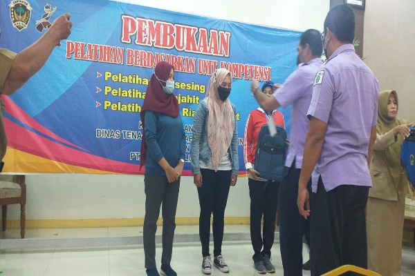 Disnaker Kabupaten Madiun Gandeng Kerjasama Dengan PT.DMA Gelar Pelatihan Tenaga Profesional