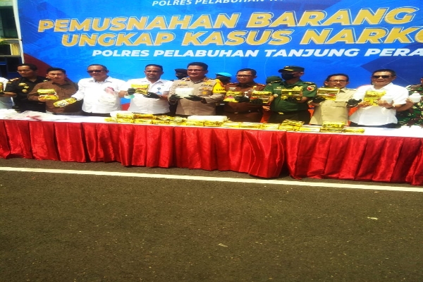 Polres Pelabuhan Tanjung Perak Surabaya Press Realese Pemusnahan Barang Bukti Narkotika Jenis Sabu, Pil Ekstacy Dan Pil Double LL