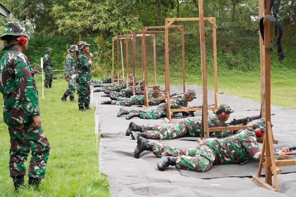 Latihan Menembak Senjata Ringan Korem 084/Bhaskara Jaya