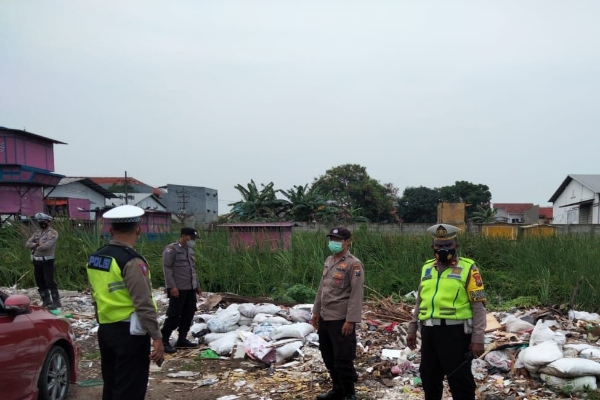 Polsek Tambaksari Bersama 3 Pilar Melakukan Patroli Rutin Antisipasi Perjudian Burung Merpati Di Jalan Ploso (PLN) Surabaya