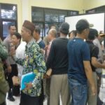 Kantor Kelurahan Kedung Baruk Di Datangi Puluhan Warga Terkait Dana CSR Dari PT Mega Depo Nusantara Surabaya