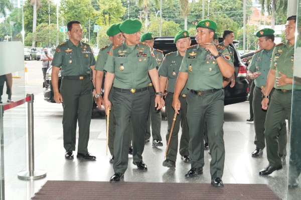 Danrem 084/Bhaskara Jaya Hadiri Pengarahan Menhan RI