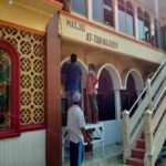 Jelang Ramadhan, Pemuda Karang Taruna RW 04 Desa Kamal Bersih - Bersih Masjid