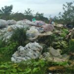 Sampah Menumpuk Di Lokasi Pinggir Pantai, Dinas Lingkungan Hidup (DLH) Sampang Mengaku Tak Mampu Menangani