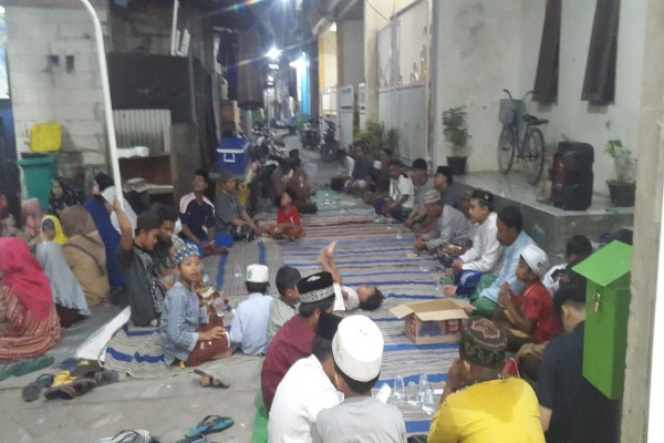 Menyambut Datangnya Bulan Suci Ramadhan Warga Cumpat Kulon Indah Gang Kemuning Surabaya Megadakan Megengan Di Mushola Annur