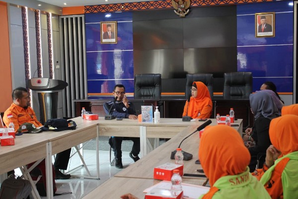 Relawan Dan Santri SPMAA Kunjungi BPBD Jatim