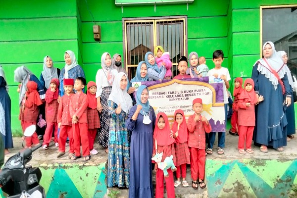 Ajarkan Anak Didik Berbagi, Cara Jitu TK PGRI Banyuajuh Tanamkan Jiwa Sosial Kepada Muridnya