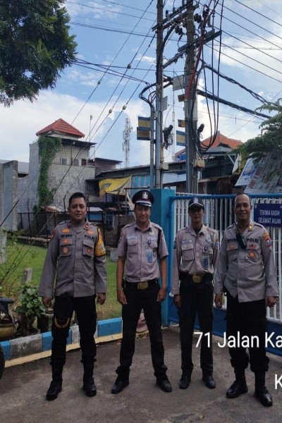 Kapolsek Tambaksari Patroli Sambang Security PLN di Jalan Ploso Surabaya