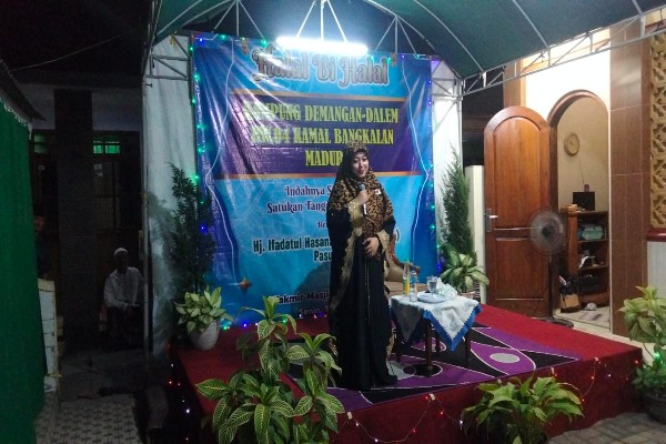 Indahnya Silaturrahmi, Satukan Tangan Satukan Hati, Tema Halal Bihalal RW 04 Desa Kamal