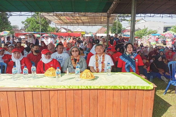 Anggota DPR RI Komisi XI Indah Kurnia bersama Bank Indonesia Berikan Sosialisasi Cinta, Paham, Bangga, Rupiah Kepada Warga Tarik Sidoarjo