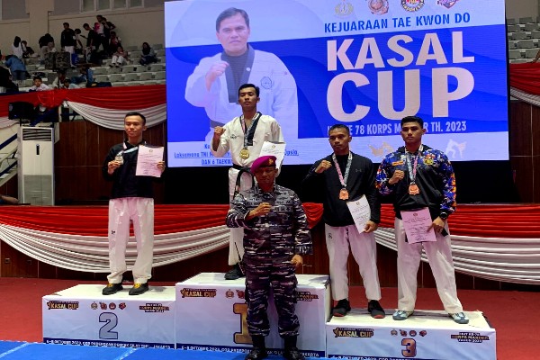 Atlet Taekwondo Koarmada II Berhasil Meraih Juara Pada Kejuaraan Nasional Kasal Cup TNI-POLRI Dan Umum