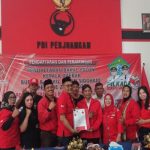 Wong Cilik Senadi Harjo Menyerahkan Formulir Bacawabup 2024 Didampingi Relawan Dari 9 Kecamatan