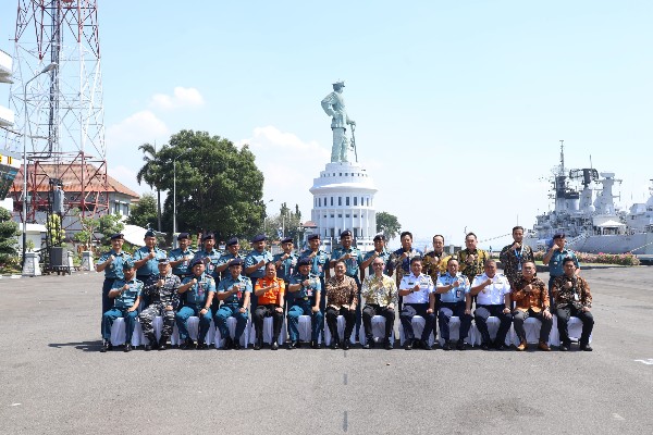 Pangkoarmada II Terima Kunjungan Ketua Majelis Beserta Direktur Utama PT. Biro Klasifikasi Indonesia (Persero)