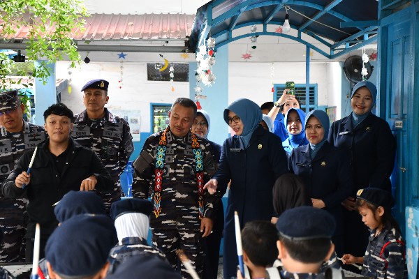 Perkuat Hubungan Dengan Prajurit Jajaran Koarmada II, Pangkoarmada II Kunjungi Lanal Balikpapan