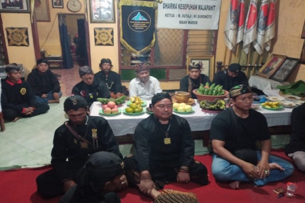 Bulan Suro Padepokan Klampis Ireng Gunung Arjuno Gelar Sarasehan Bersama Tokoh Budaya