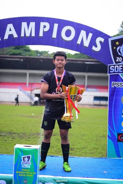 Renaldy Rizky Syahreza Penjaga Gawang Bertalenta Milik Persebaya U-13 Surabaya Yang Berhasil Menjuarai Piala Suratin Provinsi Jawa Timur Tahun 2025