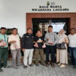 Jalin Silaturahmi, Kapolres Pasuruan Bagikan Daging Kurban kepada Insan Pers