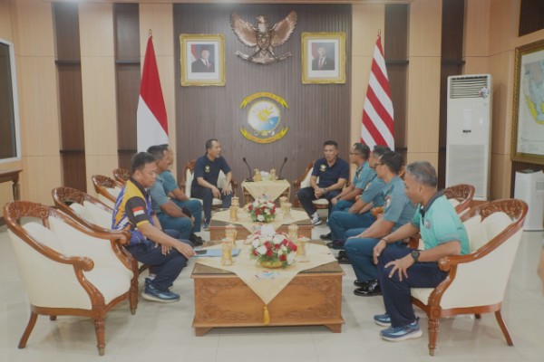 Siap Mengikuti Pendidikan Tertinggi Tingkat Matra, Pangkoarmada II Terima Casis Dikreg Sesko TNI AL Angkatan LXIV TA 2025