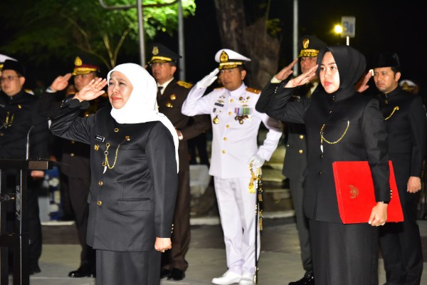 Pangkoarmada II Hadiri Upacara Apel Kehormatan dan Renungan Suci di TMPN Surabaya