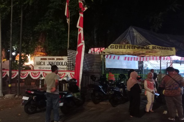 Pedagang PKL Diduga Korban Pungli Dan Penggelapan Oleh Oknum RW 02 Kelurahan Taman Apsari